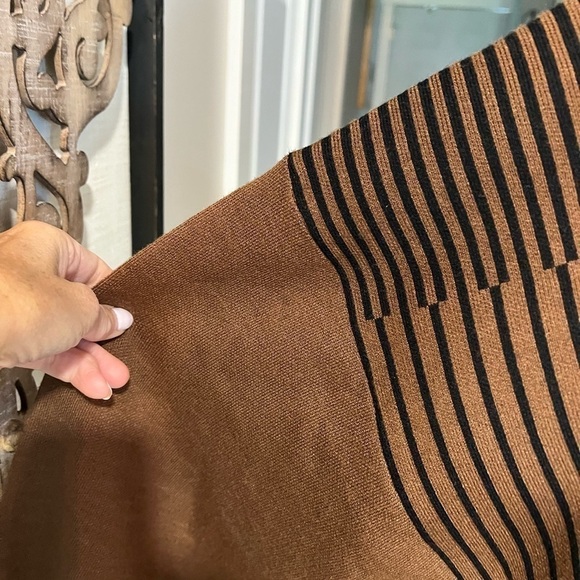 PHILOSOPHY black and brown boxy sweater it’s oversized sleeves - Picture 4 of 14